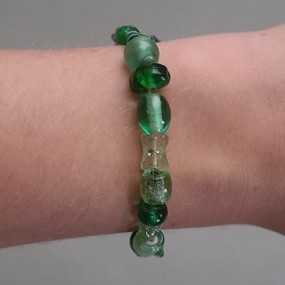 Green Beaded Bracelet with Fish with Toggle Closure - Picture 4 of 8